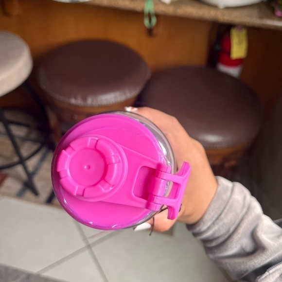 Hello Kitty Plastic Water Bottle Twist Spout, 32 oz. - Picture 9 of 9